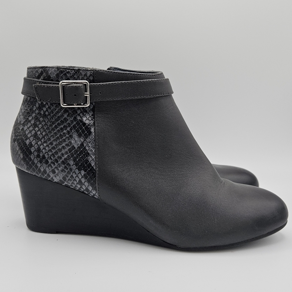 Vionic Shasta leather wedge ankle boot dark gray and python print size 8